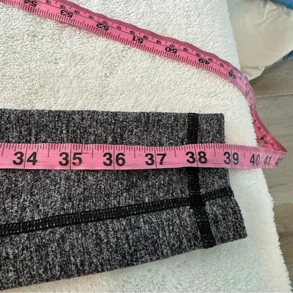 Lululemon Wunder Under Hi-Rise 7/8 Tight *25"
Heathered Black size 2 - Picture 13 of 13